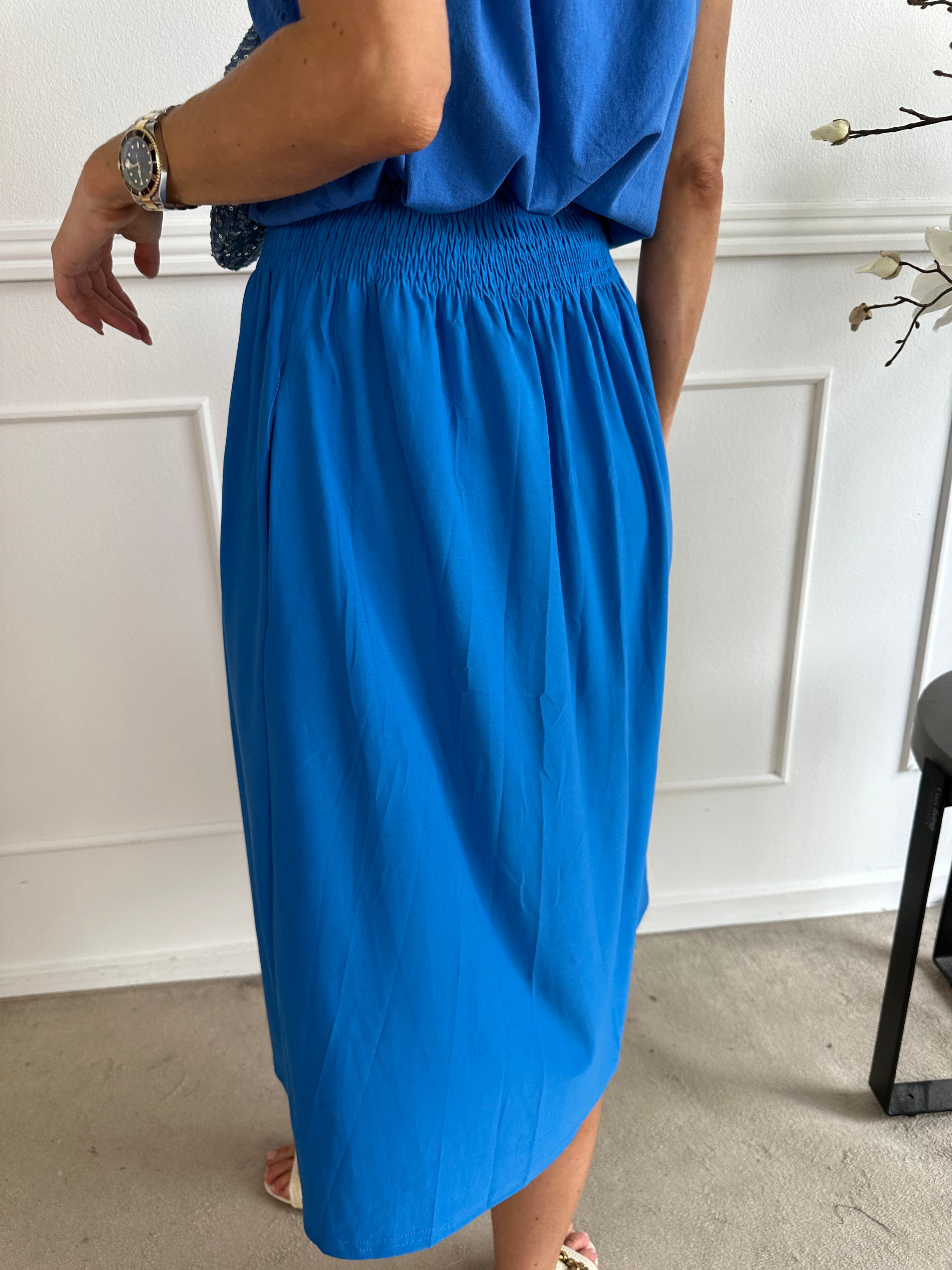 Pams Plain Midi Skirt - Kjol i stretchigt material med fickor